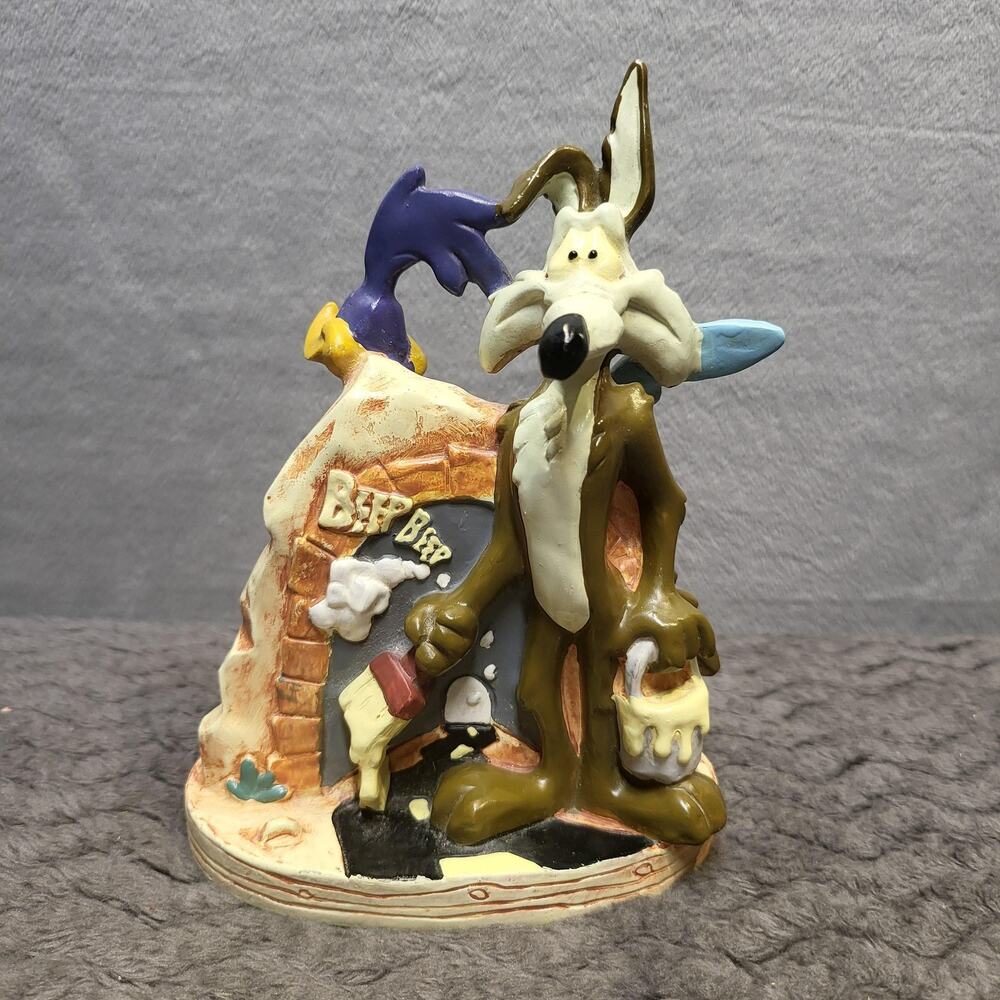 Warner Brothers Studio Store Looney Tunes Wile E. Coyote Road Runner Statue 1996